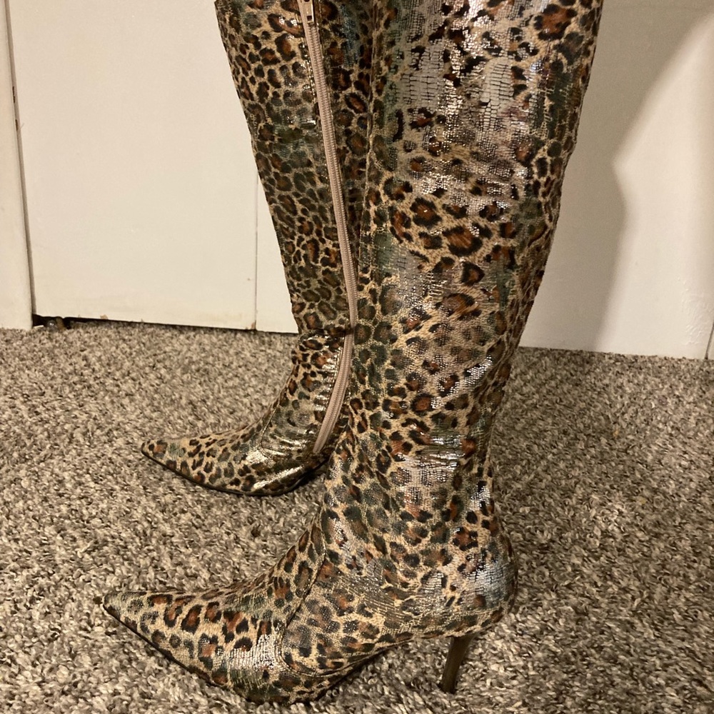 Silver/Leopard fashion Boots Size 7